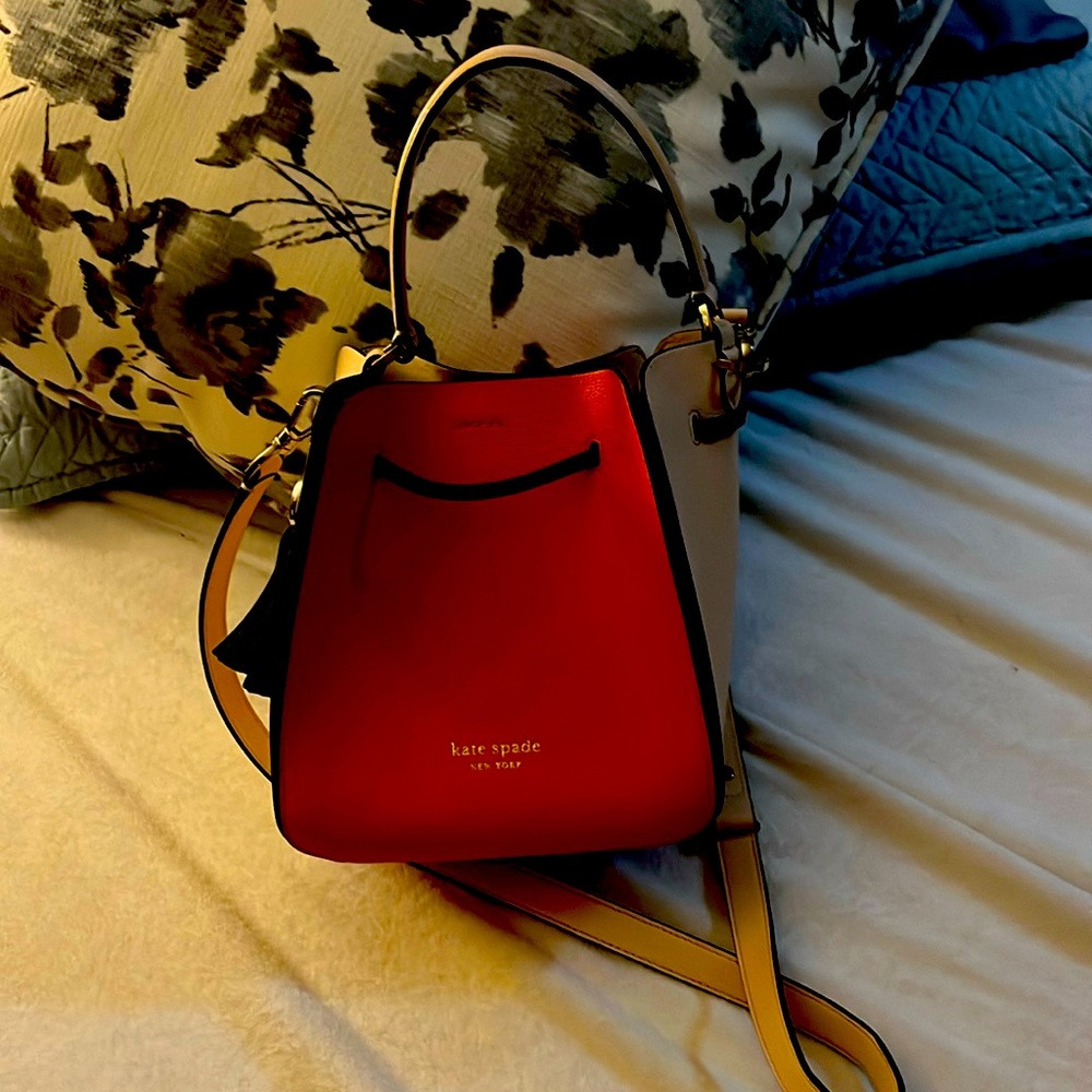 Beautiful and in fantastic condition, Kate Spade ♠️ Bucket bag